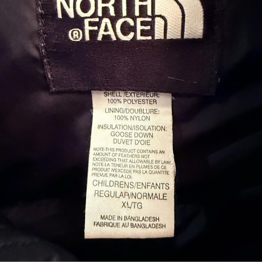 The North Face Black Puffer Vest. 600 series. Girls size XL - Picture 3 of 5